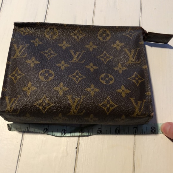 Louis Vuitton Toiletry 19 (zipper replaced) - Picture 12 of 14